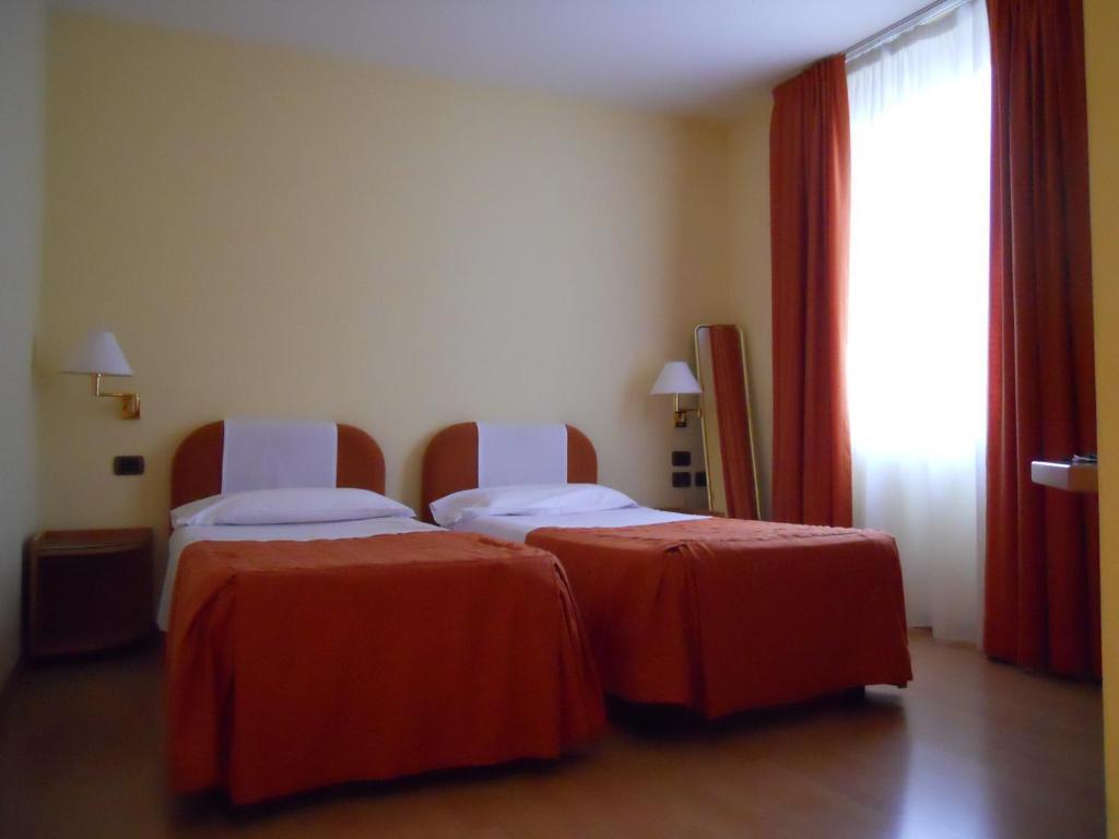 Albergo Italia Ουρμπίνο Δωμάτιο φωτογραφία