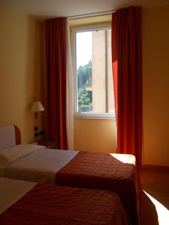 Albergo Italia Ουρμπίνο Δωμάτιο φωτογραφία