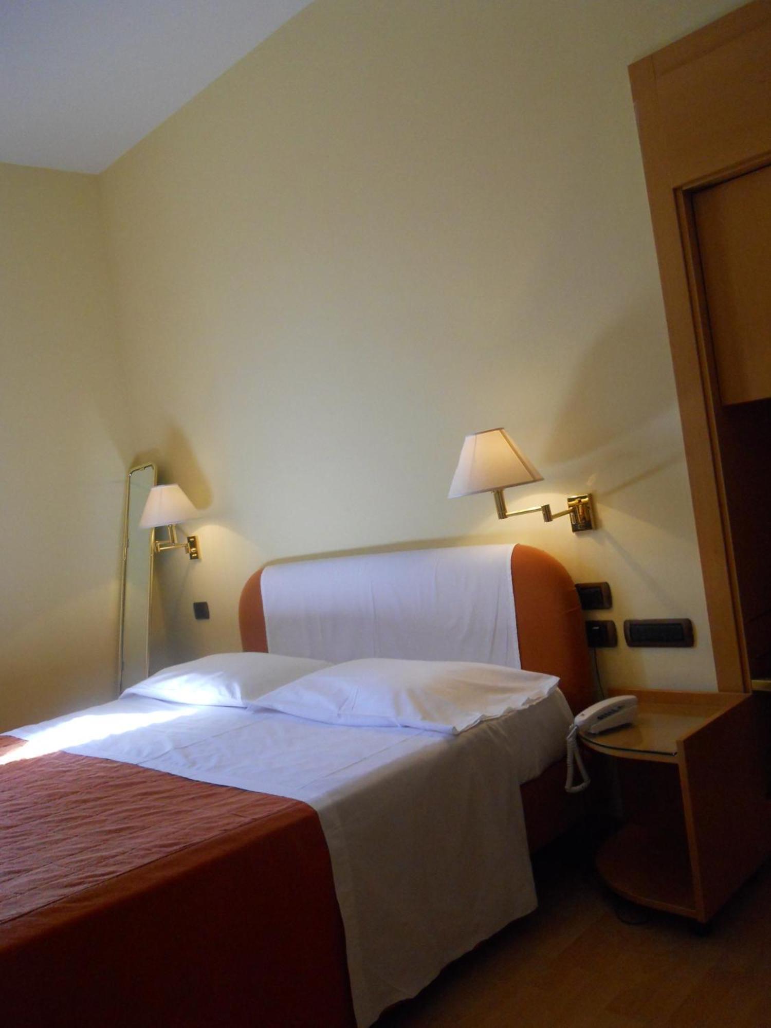 Albergo Italia Ουρμπίνο Εξωτερικό φωτογραφία