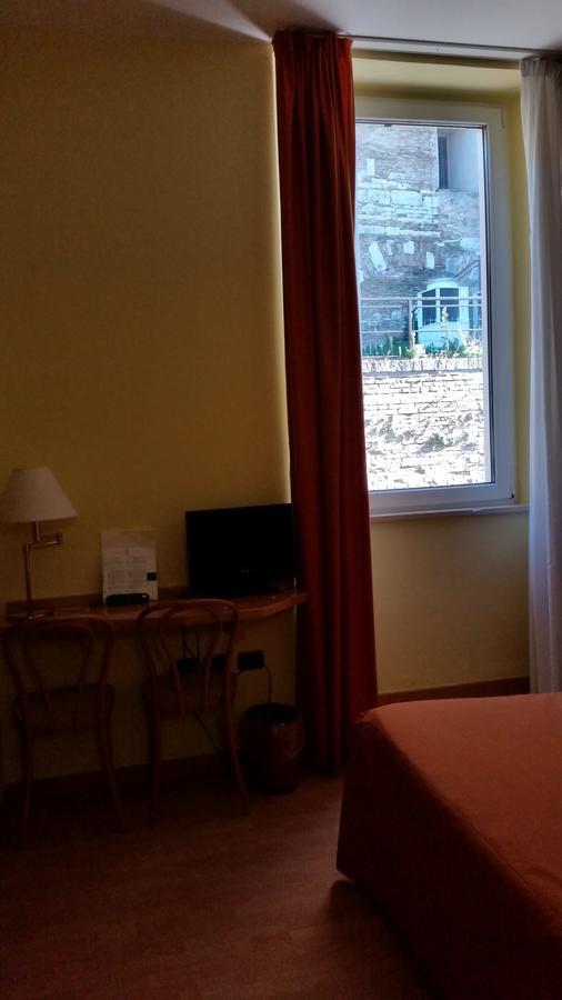 Albergo Italia Ουρμπίνο Δωμάτιο φωτογραφία
